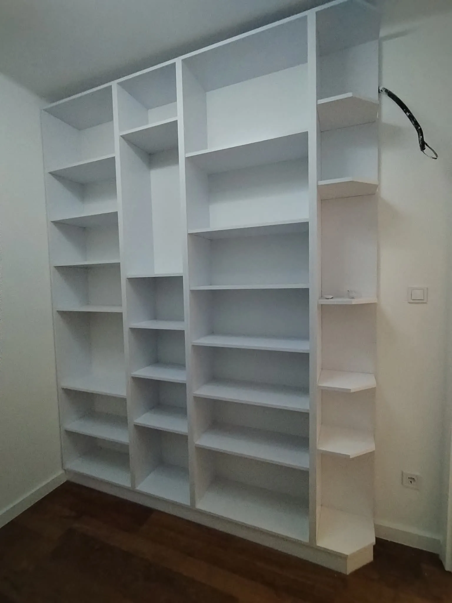 Szekrény tárolórendszer — beépített